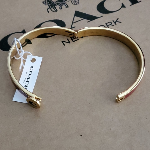 β
COACH BANGLE π₯NEW WITH TAGSβ
- Picture 8 of 12